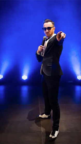 ENTERTAINMENT_CRUISE DIRECTOR